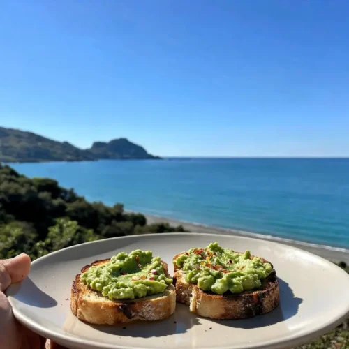 Avocado Toast Fit con Pane Rustico e Peperoncino