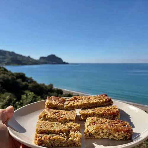 Barrette energetiche gluten free fatte in casa con avena, frutta secca e semi