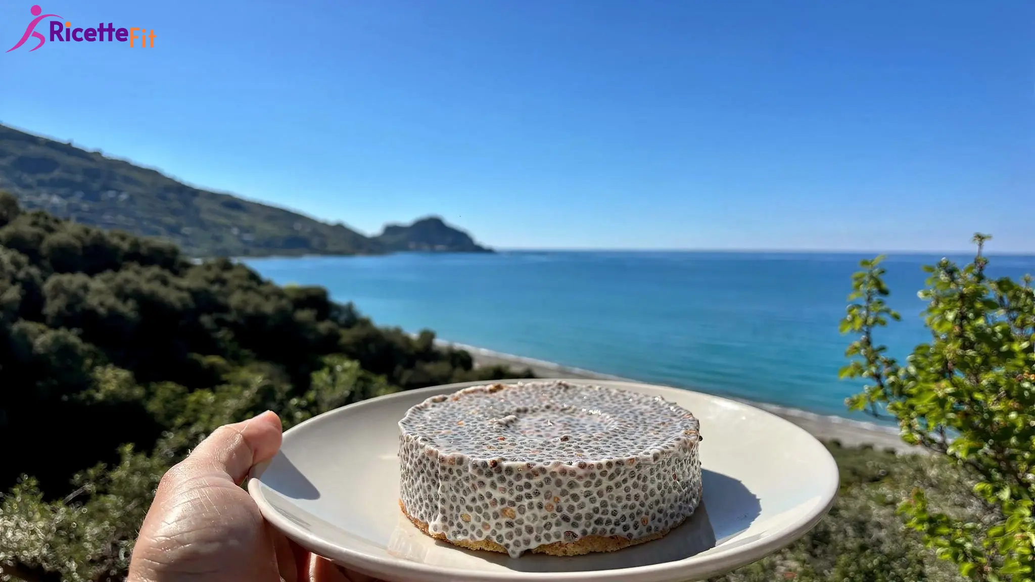Budino fit di semi di chia con base croccante d’avena