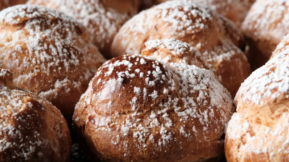 zeppole di San Giuseppe al forno con crema pasticcera e amarena