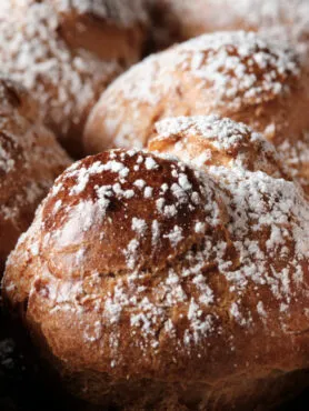 zeppole di San Giuseppe al forno con crema pasticcera e amarena