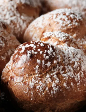 zeppole di San Giuseppe al forno con crema pasticcera e amarena