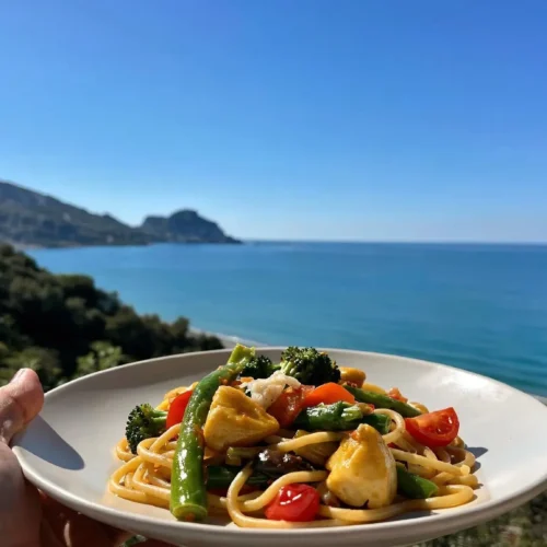 Pasta all’ortolana fit con spaghetti integrali, fagiolini, broccoli e pomodorini