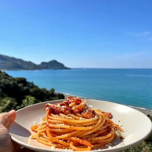 Spaghetti all’Amatriciana fit con guanciale croccante e pecorino