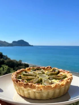 Torta salata di carciofi e stracchino con vista mare a Cefalù
