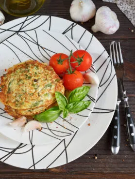 burger di minestrone light low carb cotti al forno con insalata fresca