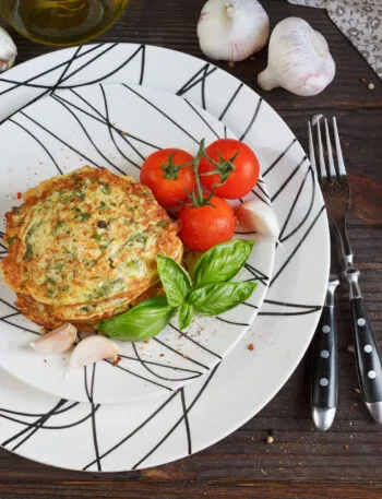 burger di minestrone light low carb cotti al forno con insalata fresca