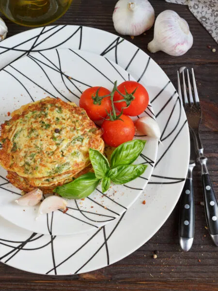 burger di minestrone light low carb cotti al forno con insalata fresca