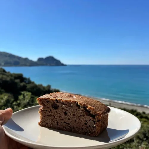 Banana bread al latte caldo senza uova