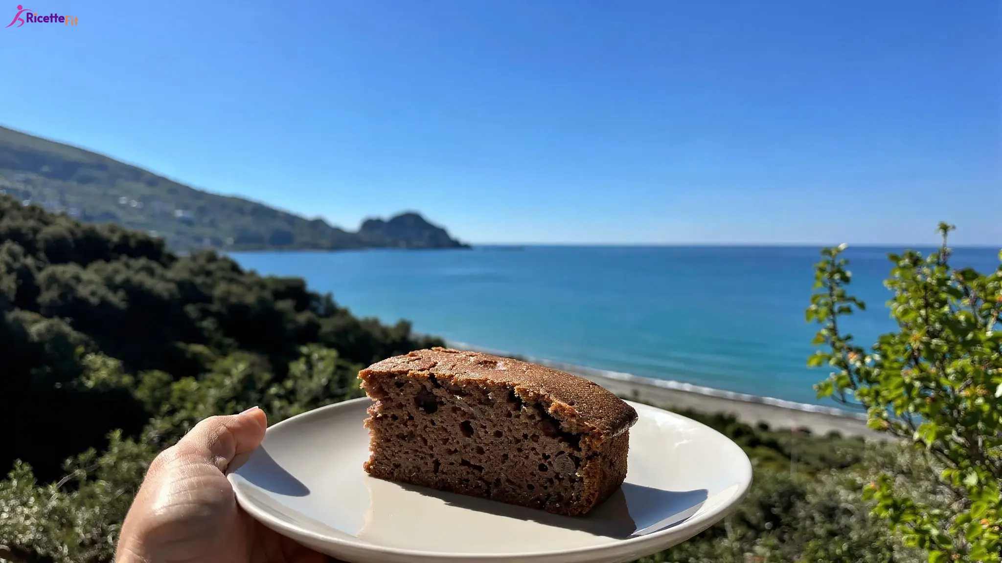 Banana bread al latte caldo senza uova