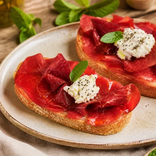 Bruschetta di ricotta e bresaola