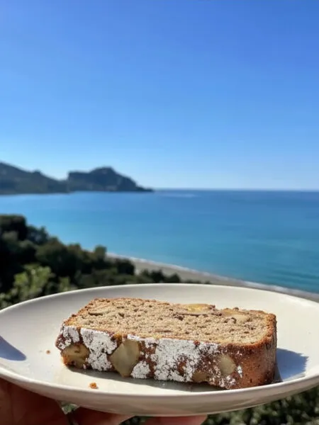 Fette di cake integrale con pere e zenzero vista mare a Cefalù
