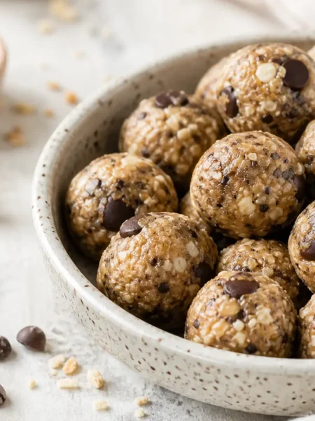 Energy balls avena e burro d’arachidi con gocce di cioccolato fondente