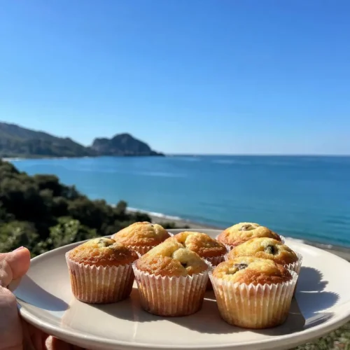Muffin alla banana fit con gocce di cioccolato fondente
