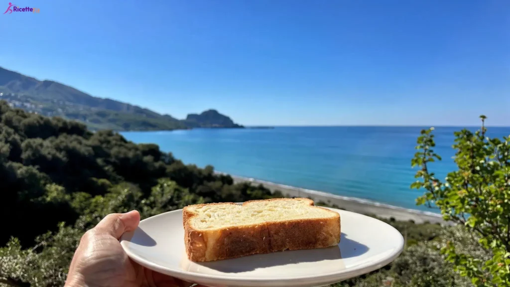 Fetta di pan brioche integrale su piatto con vista mare a Cefalù