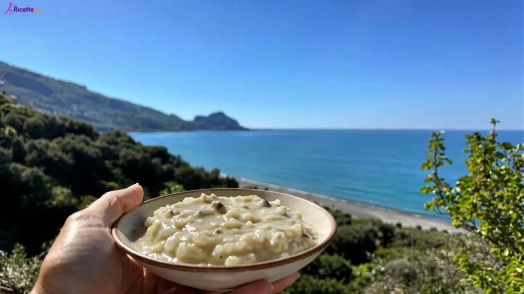 Riso al latte fit cremoso in ciotola con vista mare a Cefalù