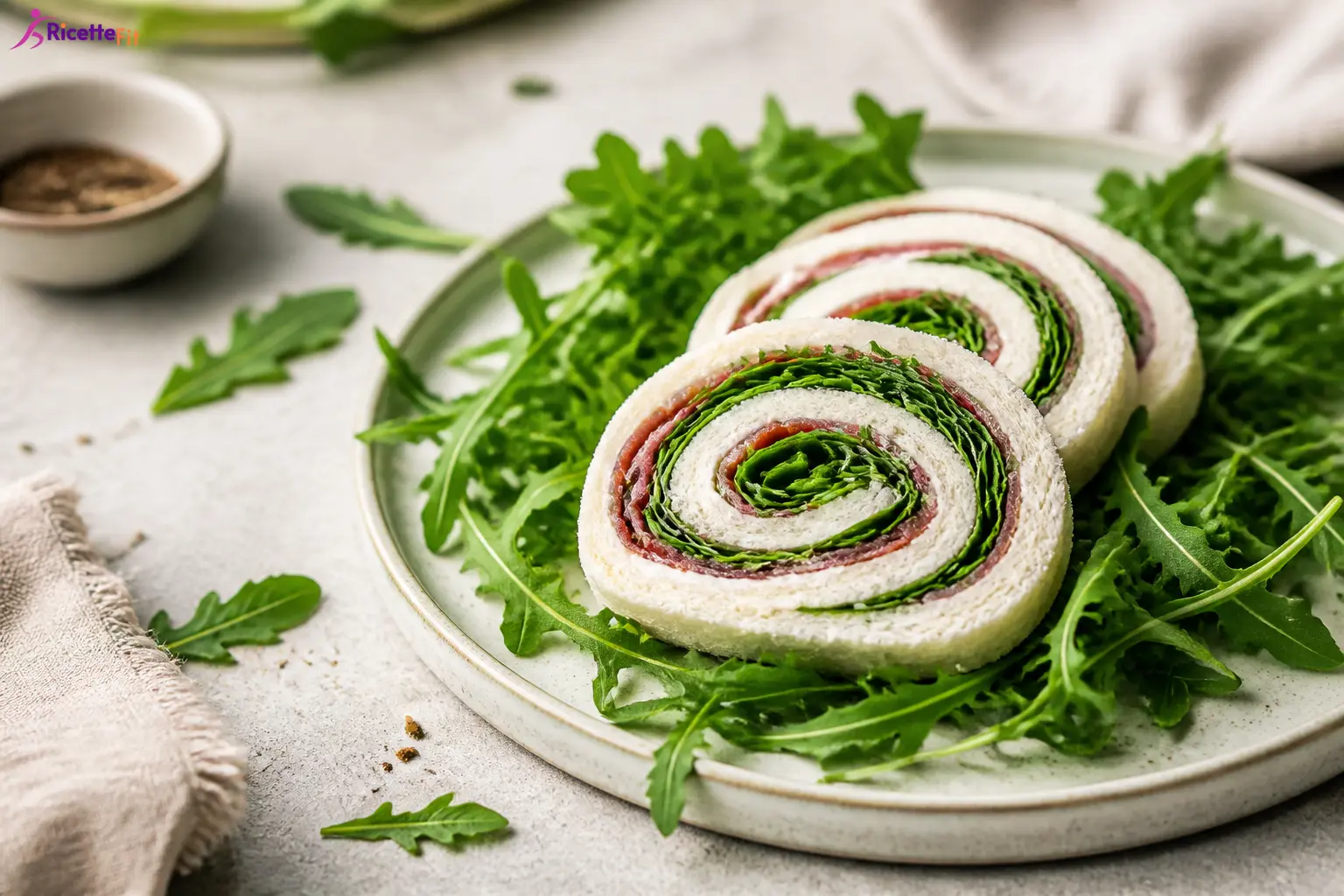 Rotoli di pancarrè con bresaola, rucola e crema leggera