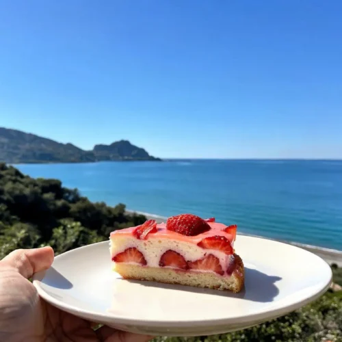 Torta morbida alle fragole senza grassi
