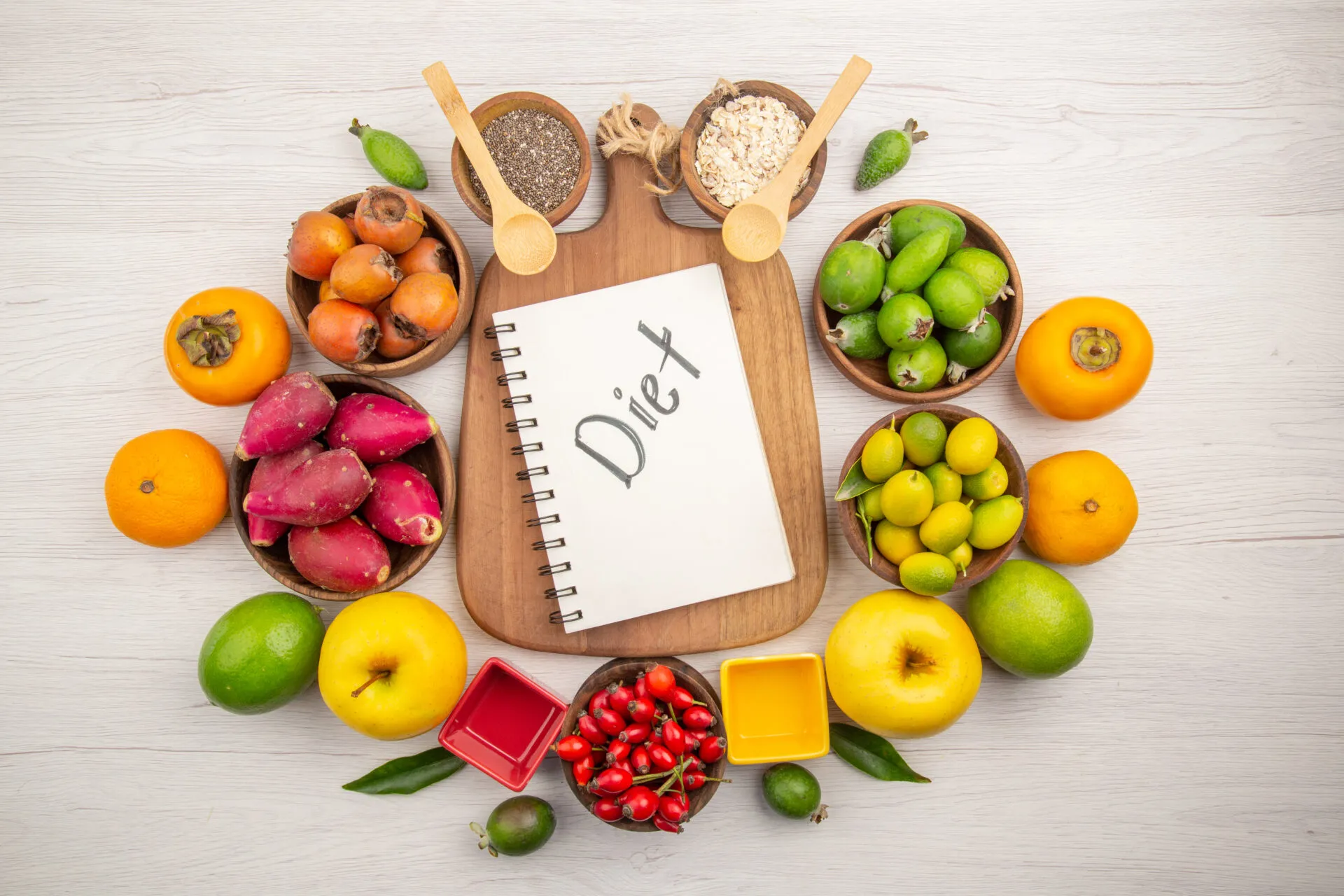 Pianificazione della dieta aproteica con frutta, cereali e alimenti a basso contenuto proteico per la gestione delle malattie renali e metaboliche.