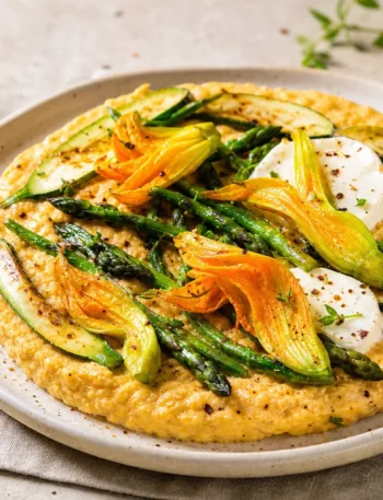 Frittata soffiata con asparagi, zucchine, fiori di zucca e formaggio di capra
