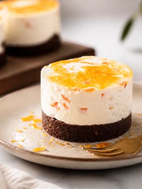 Mini cheesecake fit al melone con base cacao e crema allo yogurt