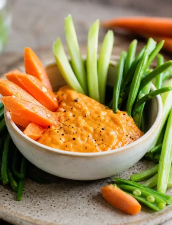 Pinzimonio con salsa alla pesca e verdure croccanti