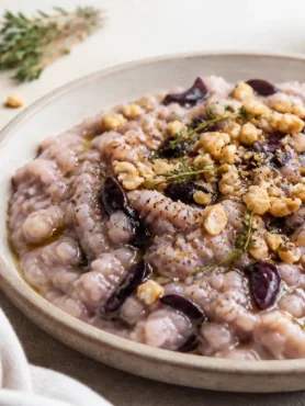 Risotto al radicchio e robiola light con noci tostate