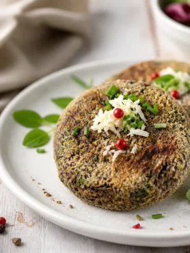 Burger di fagioli neri e paprika con erbe fresche e parmigiano