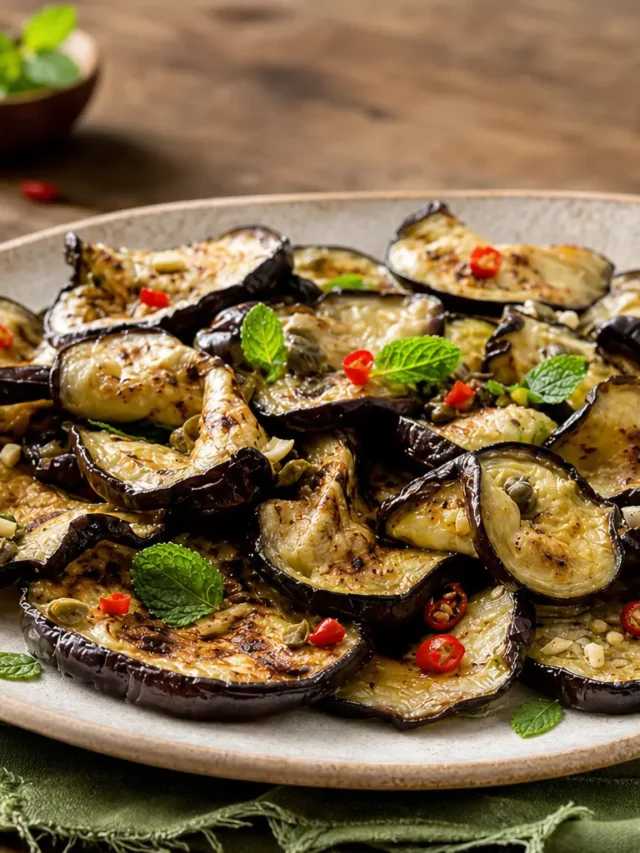 Melanzane marinate con capperi, peperoncino e menta