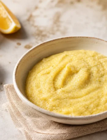 Pesto di limoni fit cremoso con mandorle, basilico e yogurt greco