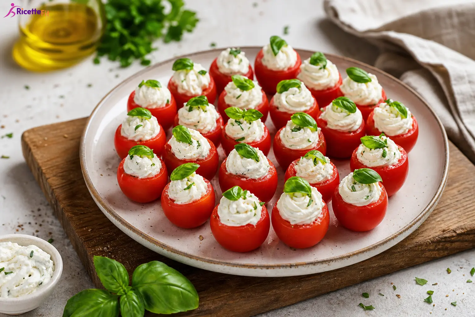 Pomodorini ripieni con crema di caprino e basilico