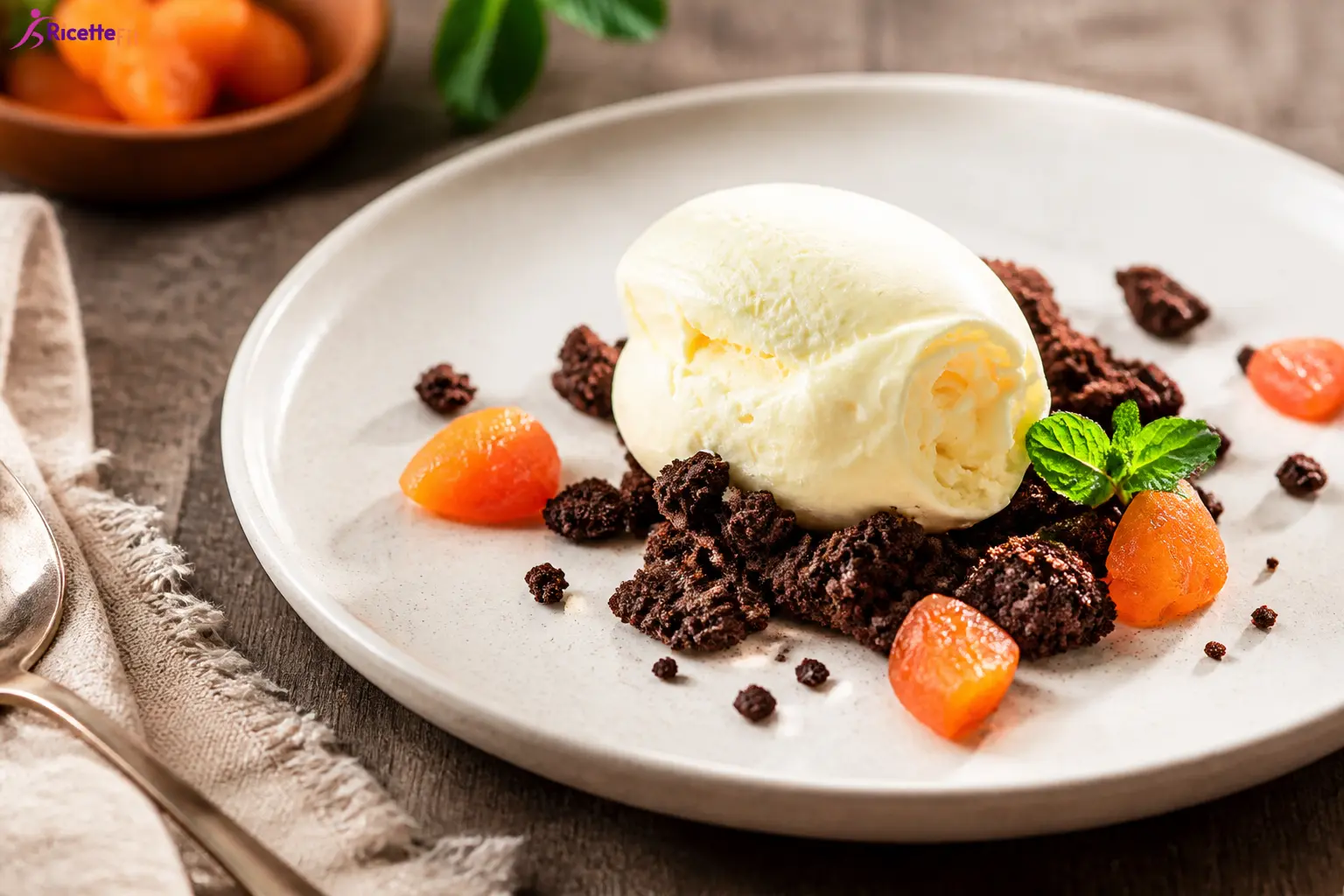 Gelato allo zenzero con crumble di cacao e pezzi di arancia