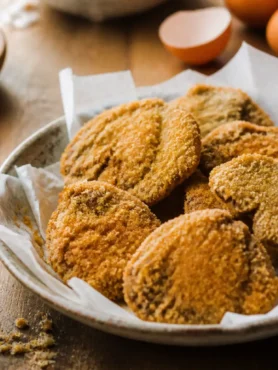 Mazze di tamburo panate e fritte con salsa alla paprika