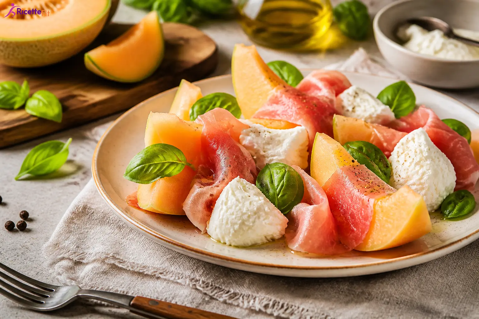 Prosciutto e melone con mozzarella, basilico fresco, olio extravergine e pepe nero