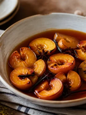 Mele cotogne al forno con miele, cannella, anice stellato e yogurt greco